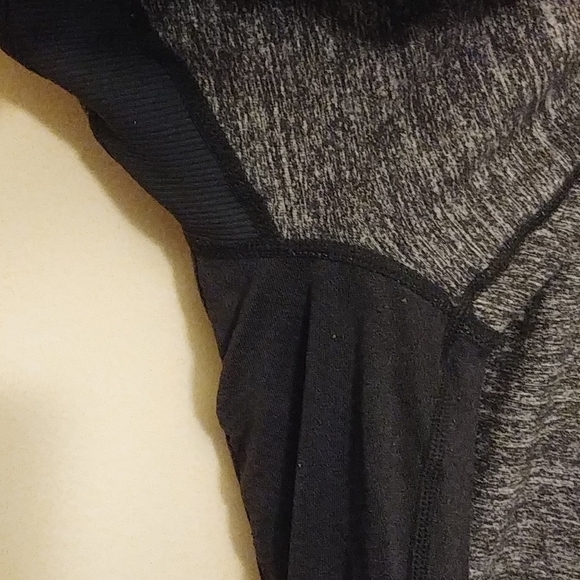 Lululemon running 1/2 zip - Picture 4 of 4
